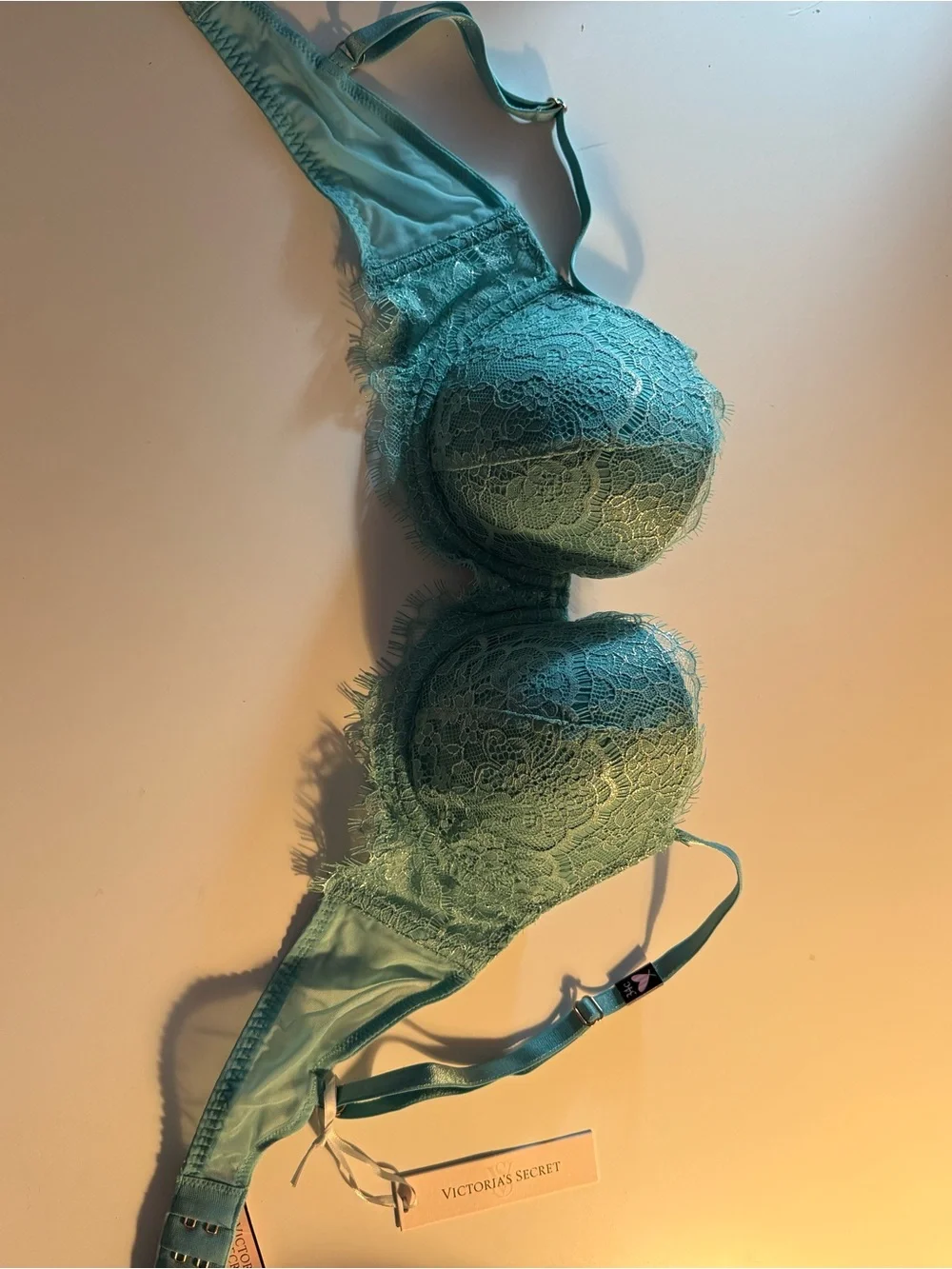 Victoria's Secret Lace Underwire Bra - Picture 3 of 5
